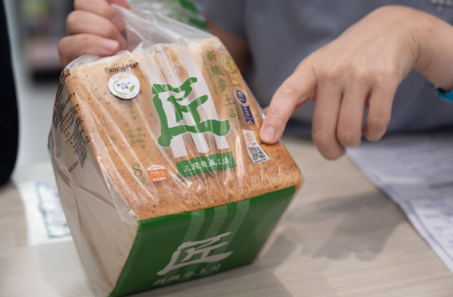 全家新纖麥土司包裝上有全榖標章